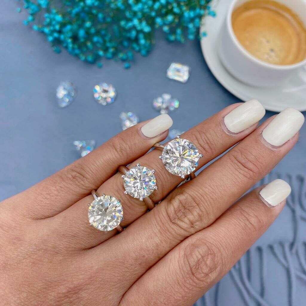 Shopping for Round Cut Diamond Engagement Ring