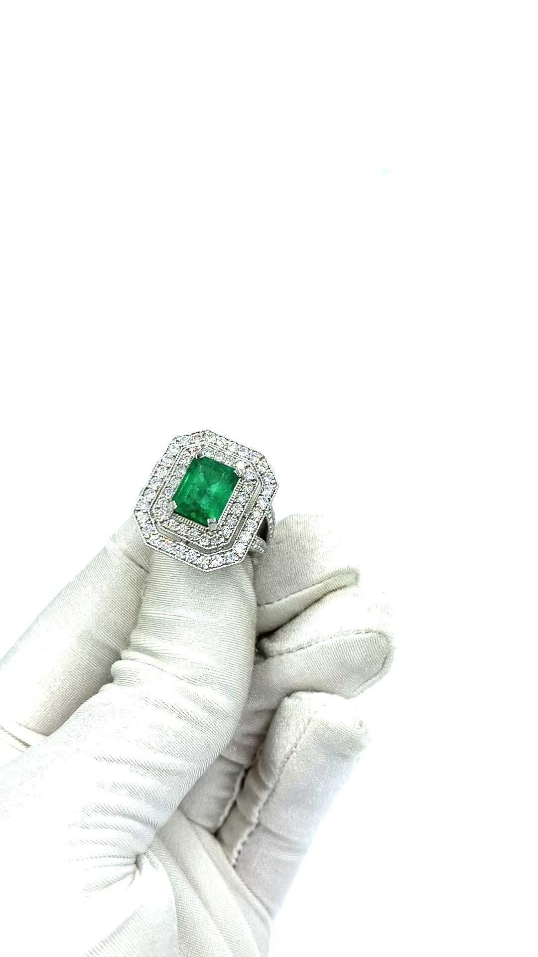 Купить кольцо с изумрудом и бриллиантом