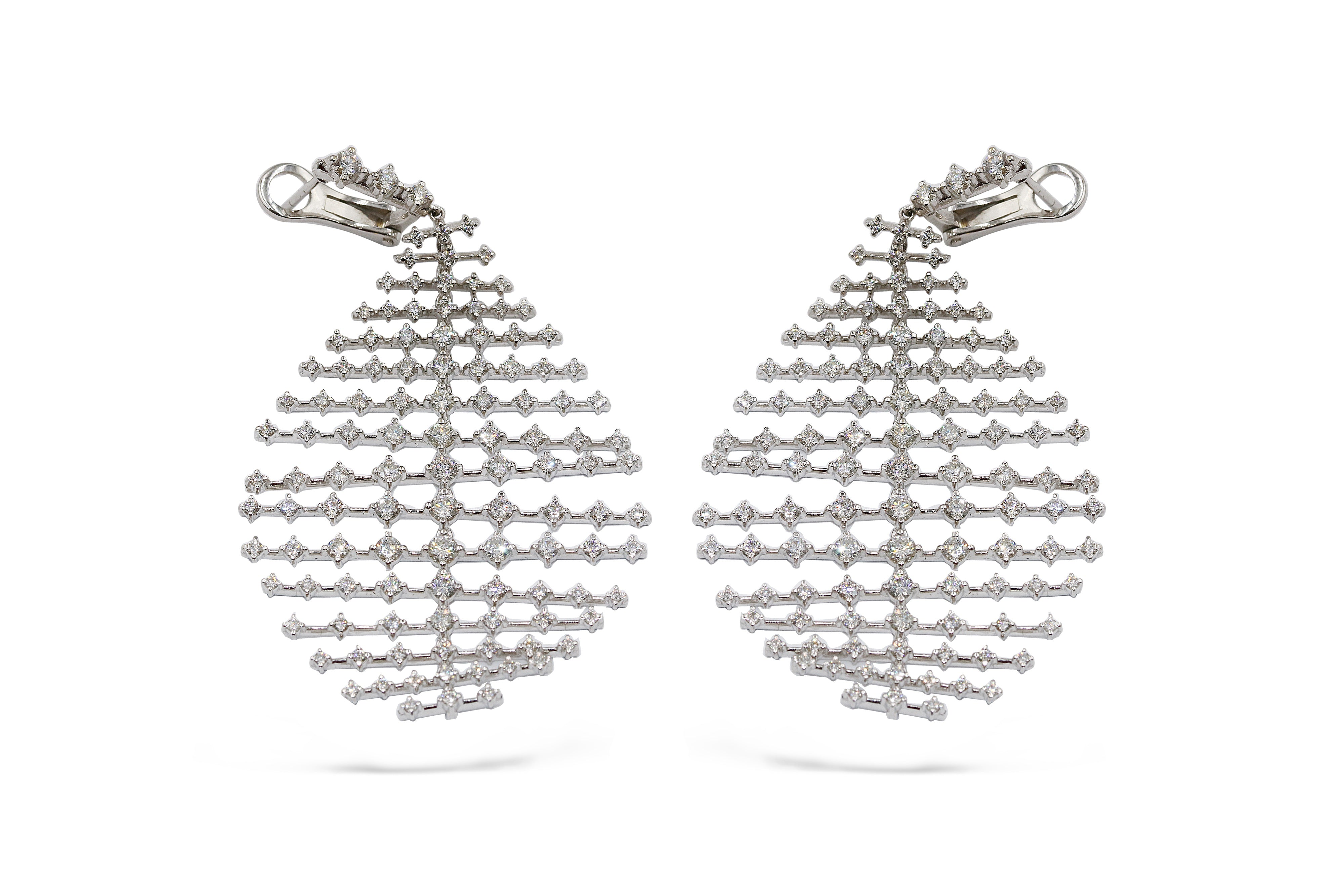 أقراط متعددة الخيوط للنساء