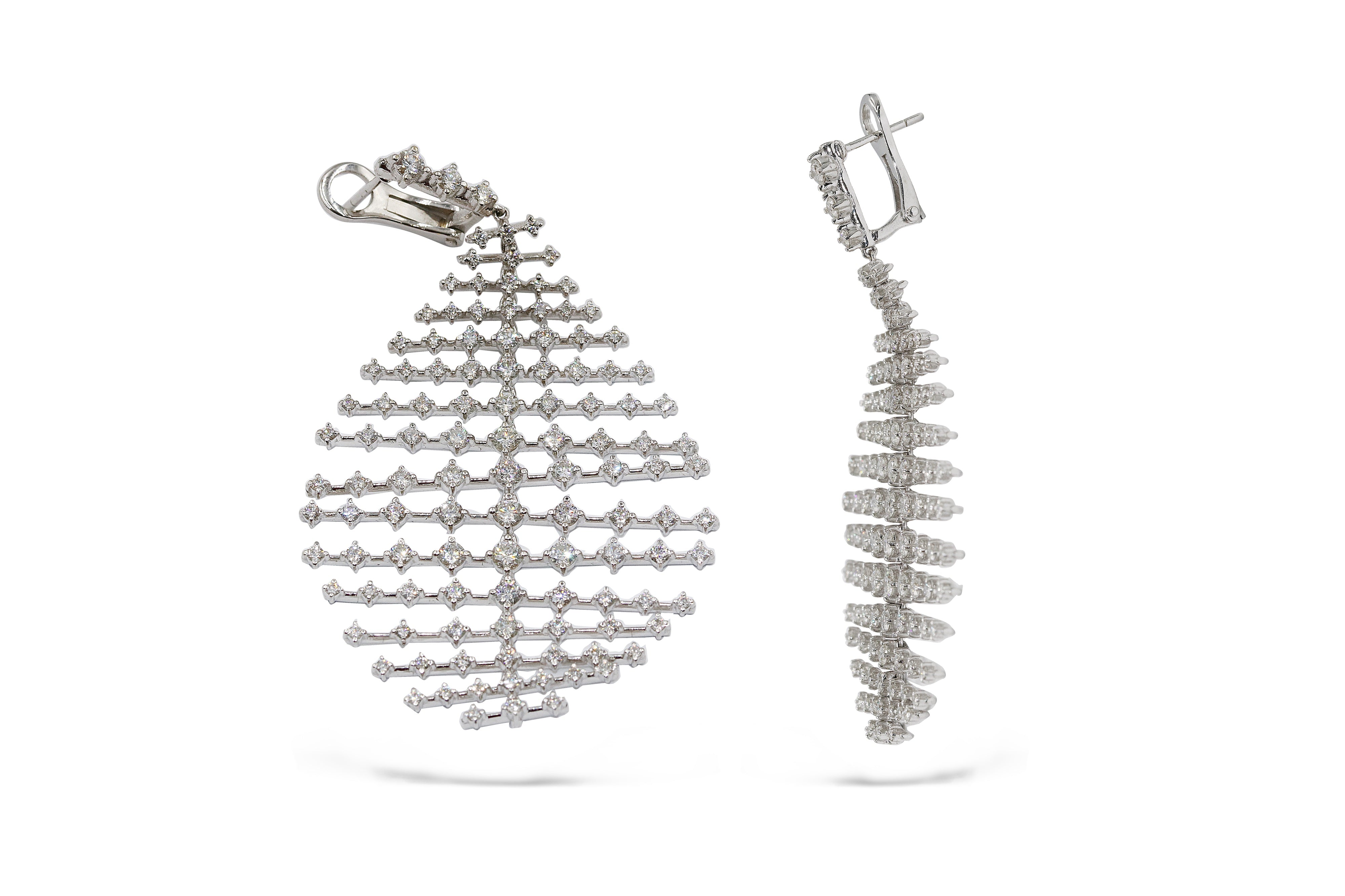 أقراط متعددة الخيوط للنساء